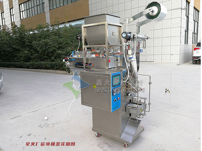 小袋黑胡椒醬自動包裝機實拍